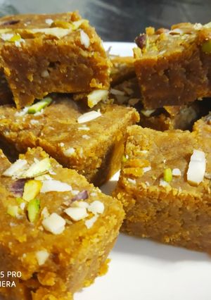 A picture of Chana flour burfi.