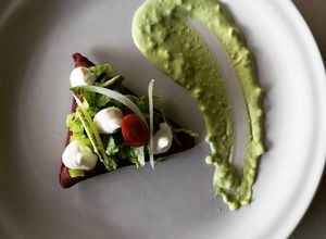 Una foto de Tetela de betabel relleno de huitlacoche