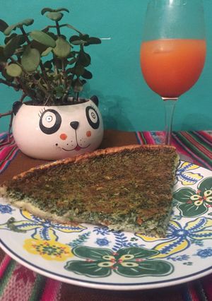 Una foto de Tarta de acelga esponjosa. Fácil y rápida