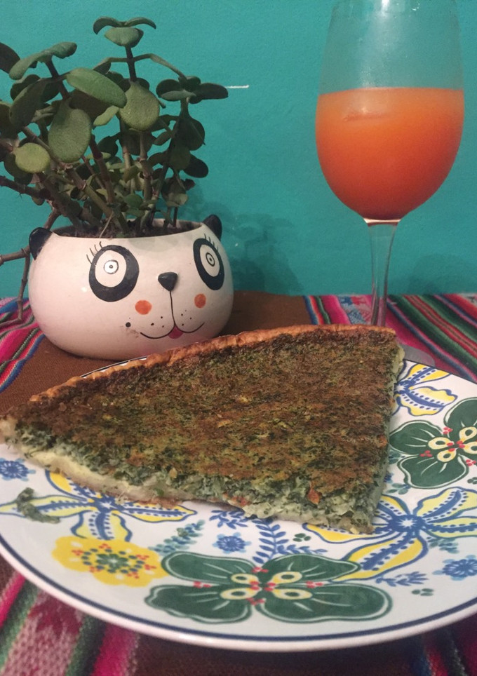 Una foto de Tarta de acelga esponjosa. Fácil y rápida