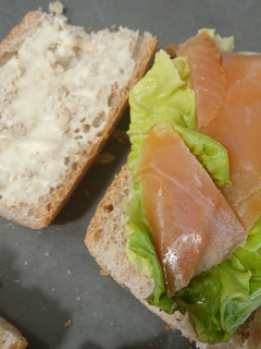 Una foto de Bocata de salmón
