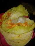 Tacos de pollo y zanahoria en lechuga