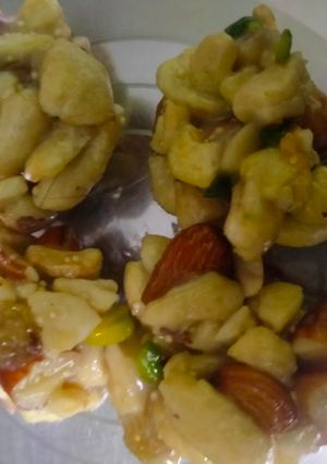 ड्राई फ्रूट लडडू (dry fruit ladoo recipe in Hindi) रेसिपी मुख्य फोटो