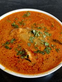 कैरी पापलेट करी (kairi paplet curry recipe in marathi) रेसिपी चे मुख्य फोटो 