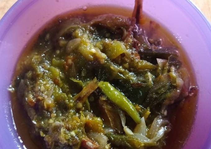 Bagaimana Menyiapkan Sambalado Cabe Ijo Teri, Sempurna