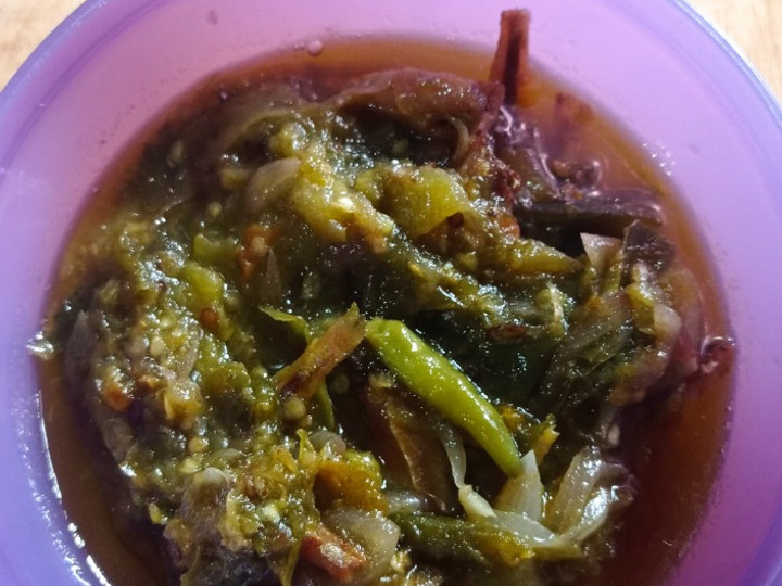 Bagaimana Menyiapkan Sambalado Cabe Ijo Teri, Sempurna