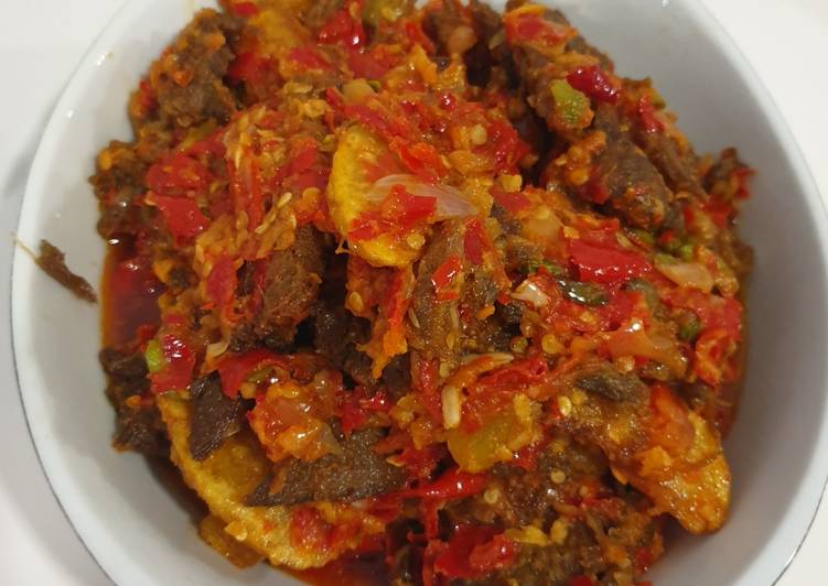 2. Dendeng Daging dan Kentang Balado