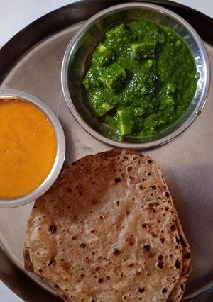 પાલક પનીર (Palak Paneer Recipe In Gujarati) રેસીપી મુખ્ય ફોટો