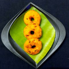 A picture of Leftover rice to crispy medu vada in 10 minutes.