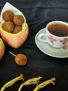 வாழைப்பூ கோலா உருண்டை(vaalaipoo kola urundai recipe in tamil) செய்முறை முக்கிய புகைப்படம்