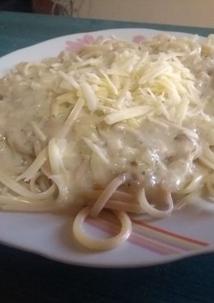 Una foto de Tallarines con salsa blanca rápida