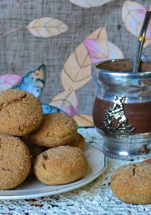 Una foto de Galletas integrales de canela rellenas con dulce de membrillo🫢