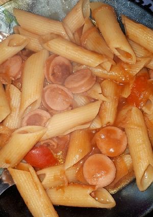Una foto de Mostacholes con salsa de salchicha