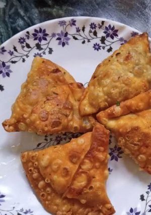 A picture of Aloo samosay.
