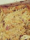 Fideos al horno con salsa bechamel y cebolla
