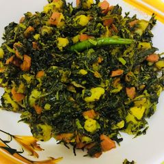 A picture of Aloo methi gajar mix veg.