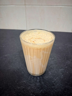 Una foto de Frappé de café sabor caramelo refrescante🧋🟤🧊