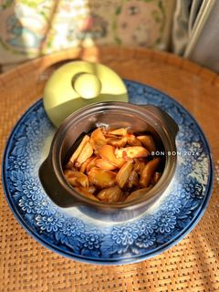 Hình của món Nấm Đùi Gà Kho Gừng Chay.