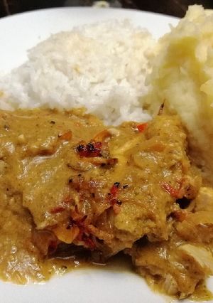 Una foto de Filete de Cazón Horneado en Crema de Cebolla