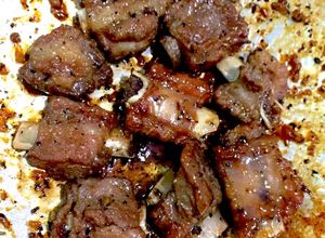 Hình của món Sườn non ram mặn.