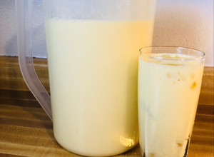 Una foto de Agua de horchata de mango