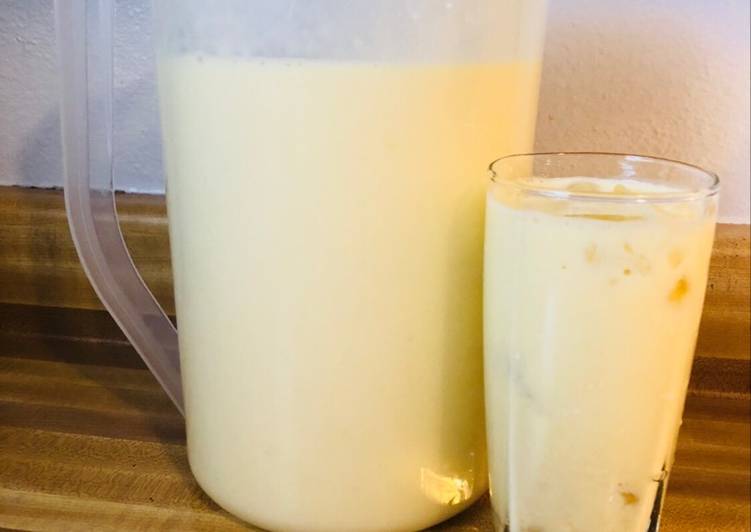 Agua de horchata de mango