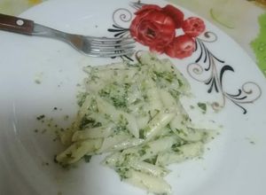 Una foto de Mostacholes con salsa de espinaca
