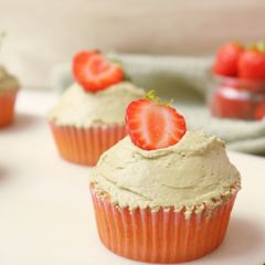 A picture of Strawberry Cake with Vanilla Matcha Buttercream Frosting.