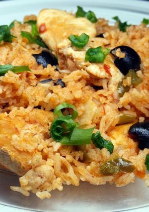 A picture of One Pot Rice with Chicken.