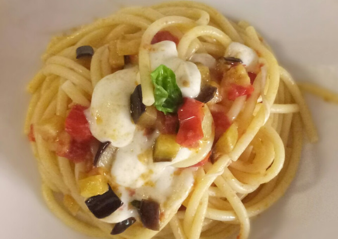 Pasta con Spinaci e Pomodori Secchi (Pasta with Spinach and Sun-Dried Tomatoes)