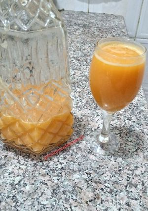 Une photo de Jus détox : mandarine 🍊/ carotte 🥕/ citron 🍋/ gingembre et miel 🍯
