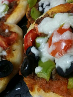 صورة لوصفة ميني بيتزا باللحمه