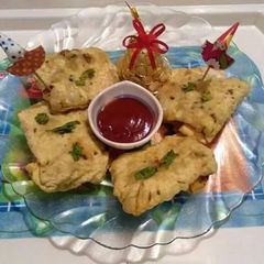 A picture of Papad samosa.