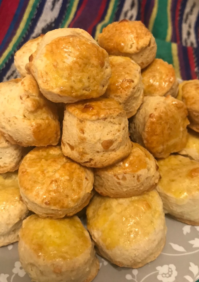 Una foto de Scons de queso