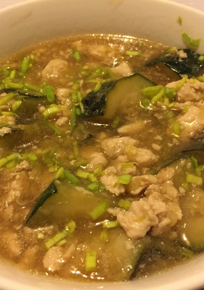 Una foto de Ankake de pollo, gengibre y calabacín
