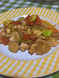 Una foto de Pollo con almendras
