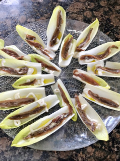 Una foto de Endibias con anchoas