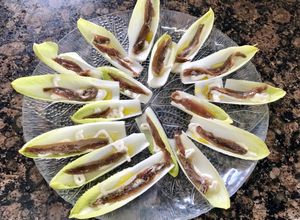 Una foto de Endibias con anchoas