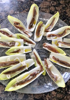 Una foto de Endibias con anchoas