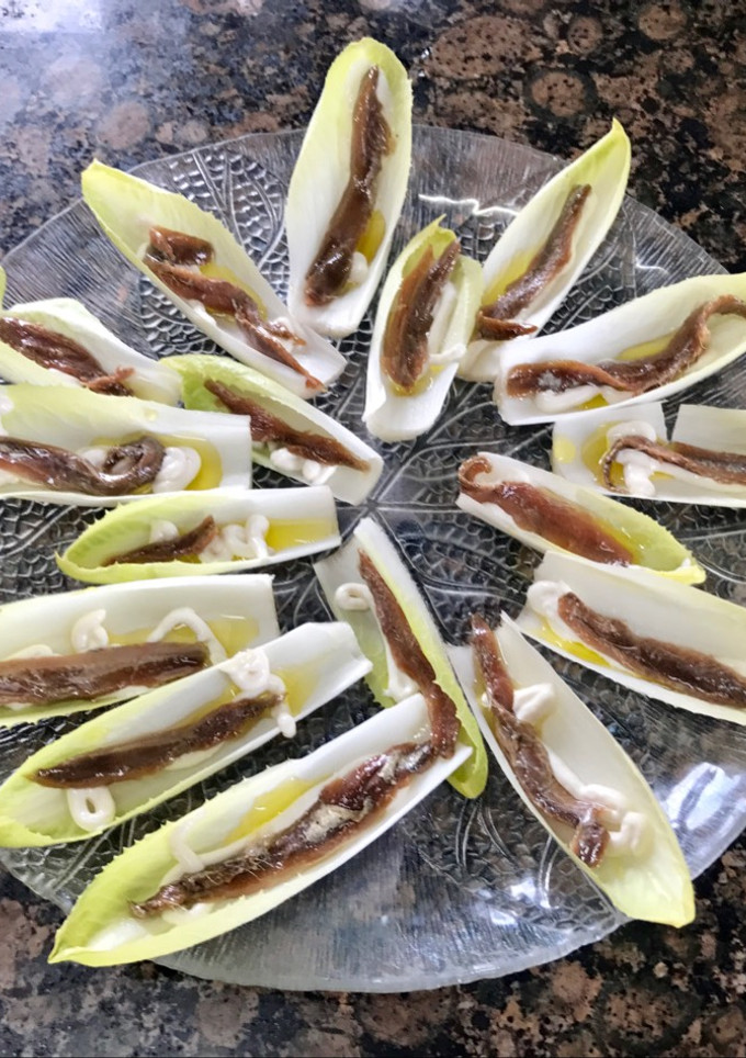 Una foto de Endibias con anchoas