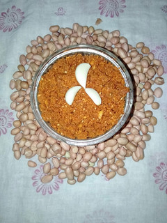 કોલ્હાપુરી સીંગદાણા તલ ચટણી (kolhapuri singdana talk chutney) રેસીપી મુખ્ય ફોટો