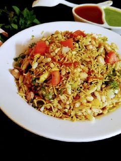"चटपटीत ओली भेळ"(Oli Bhel Recipe In Marathi) रेसिपी चे मुख्य फोटो