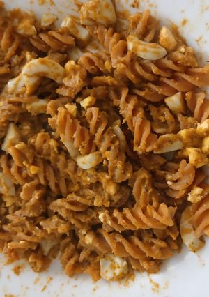 Una foto de Salsa de verduras con pasta de lentejas rojas