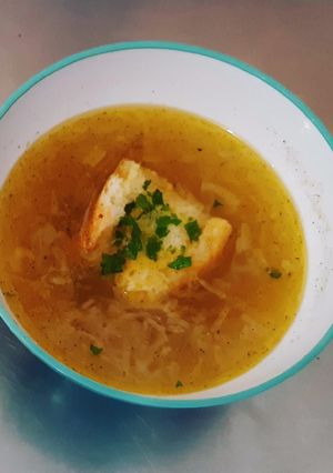 Una foto de Sopa de cebolla 😋