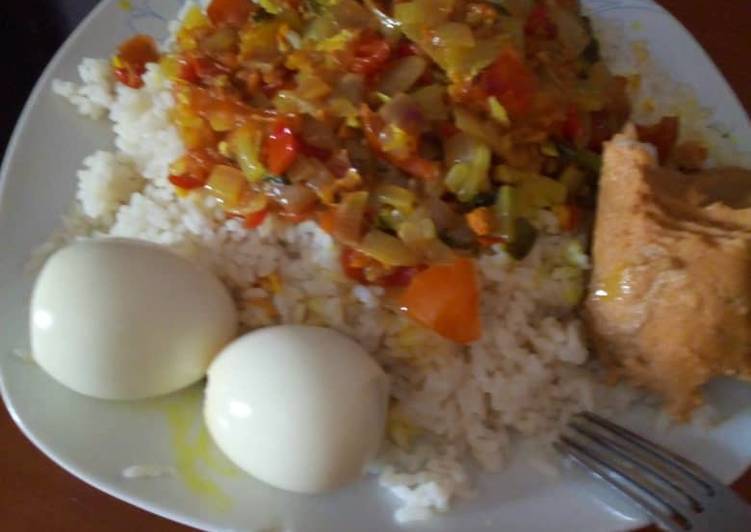 White rice with turmeric, tomatoes sauce &amp; Egg