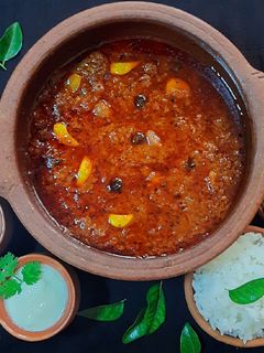 வெங்காய பூண்டு குழம்பு (Onion garlic curry recipe in Tamil) செய்முறை முக்கிய புகைப்படம்