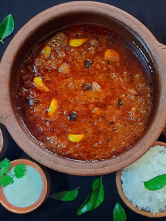 வெங்காய பூண்டு குழம்பு (Onion garlic curry recipe in Tamil) செய்முறை முக்கிய புகைப்படம்