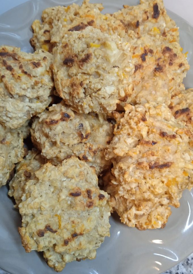 Una foto de Galletitas de avena,🍌banana🍌🍎manzana🍎y 🍊 naranja🍊🍌🍎🍊🍌