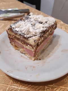 Una foto de Torta helada con piononos