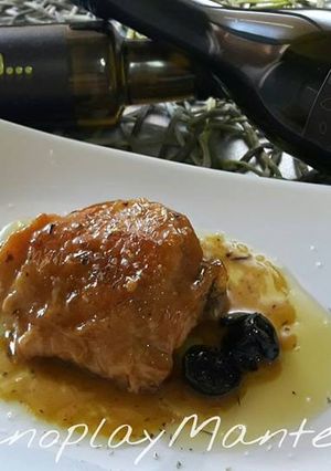 Foto principal de Pollo con ajo negro y azafrán en cooker 8/1 y tradicional